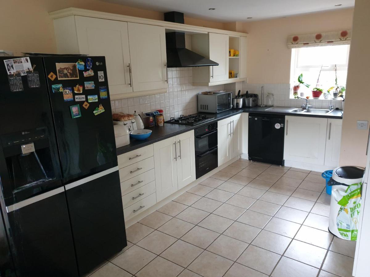 Swindon 6 Deluxe Doubles 2 With En Suite In Large House - No Pets Dış mekan fotoğraf