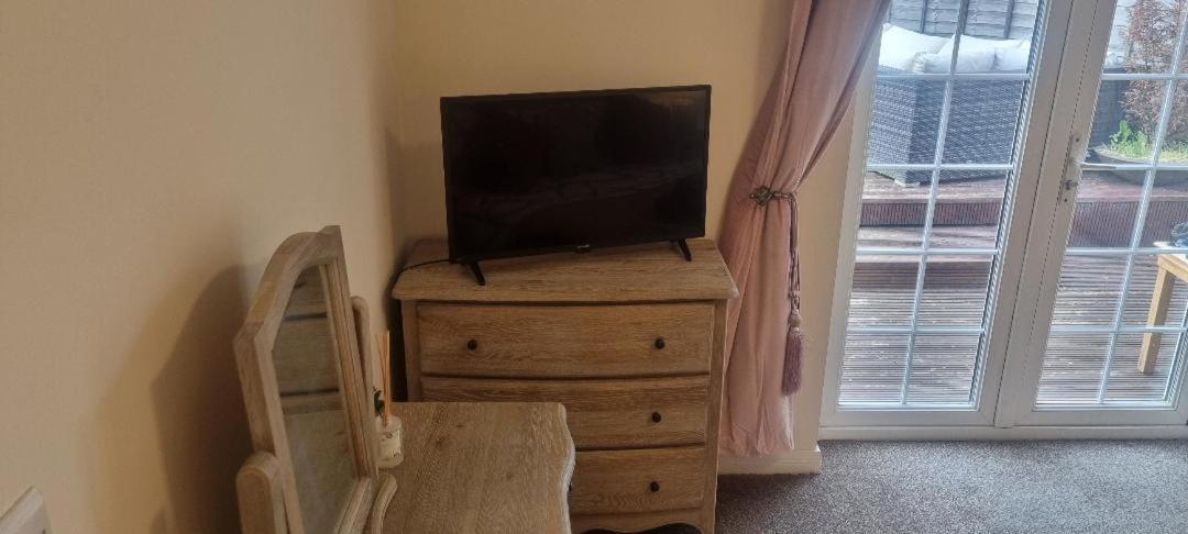 Swindon 6 Deluxe Doubles 2 With En Suite In Large House - No Pets Dış mekan fotoğraf
